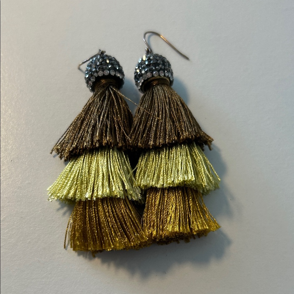Silk tassel pierced earrings